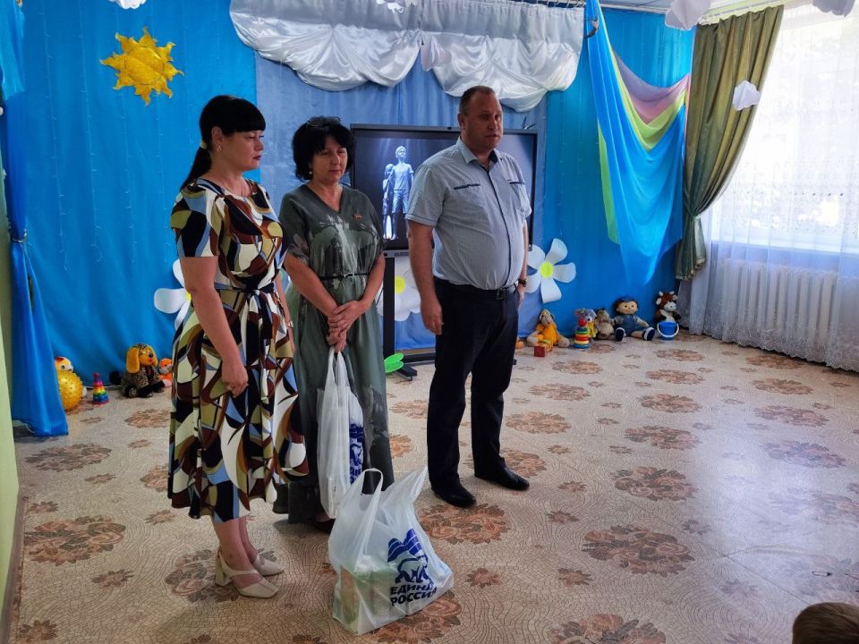 «Ангелы Донбасса»: В Торезе почтили память детей – жертв войны «Ангелы Донбасса»: В Торезе почтили память детей – жертв войны