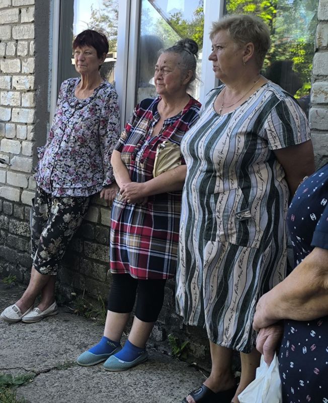 В посёлке Новолуганское состоялся сход граждан с участием заместителя городского округа Валерия Бессараба В посёлке Новолуганское состоялся сход граждан с участием заместителя городского округа Валерия Бессараба