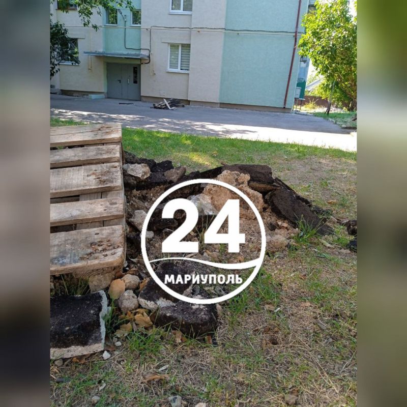 ПИШУТ ЧИТАТЕЛИ. Наша подписчица Лариса Гордиенко прислала в наш чат-бот жалобу на складирование строительного мусора на придомовой территории в Приморском районе Мариуполе по адресу: ул. Балтийская, 17. По всему периметру... ПИШУТ ЧИТАТЕЛИ. Наша подписчица Лариса Гордиенко прислала в наш чат-бот жалобу на складирование строительного мусора на придомовой территории в Приморском районе Мариуполе по адресу: ул. Балтийская, 17. По всему периметру...