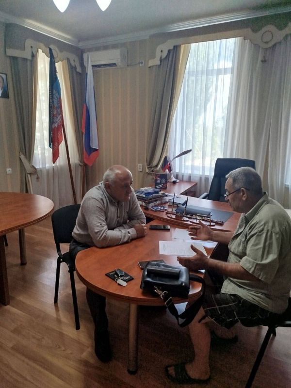 Сегодня председатель Мангушского муниципального совета Ставрулов Михаил Валентинович провел выездной прием граждан и встречу с населением пгт Сегодня председатель Мангушского муниципального совета Ставрулов Михаил Валентинович провел выездной прием граждан и встречу с населением пгт