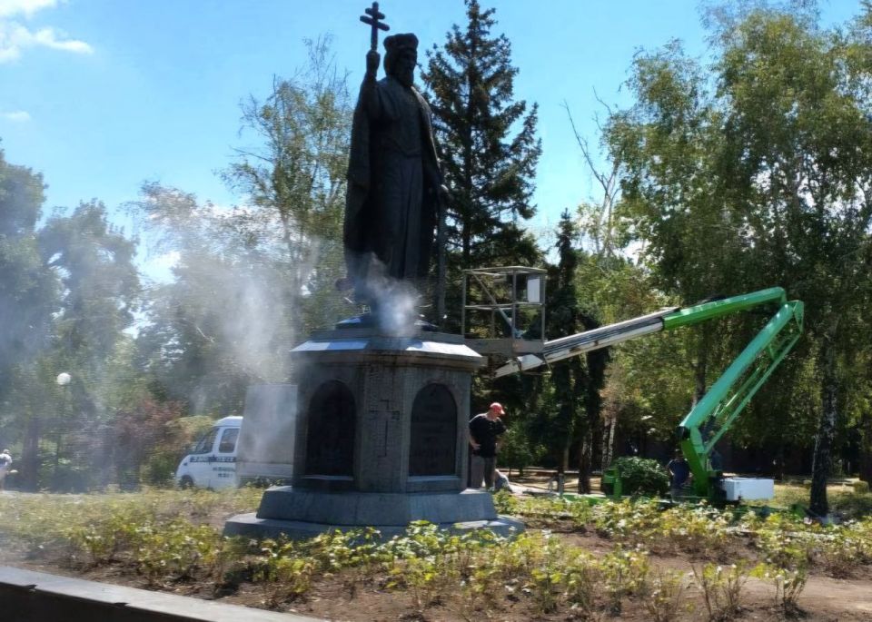 Иван Адамец: Ко Дню Крещения Руси в Куйбышевском районе навели порядок у памятника князю Владимира Иван Адамец: Ко Дню Крещения Руси в Куйбышевском районе навели порядок у памятника князю Владимира