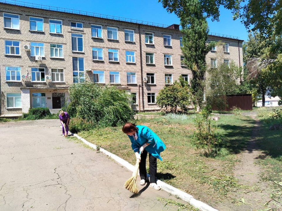 В рамках партпроекта Единой России «Чистая страна» активисты партии в Снежном провели субботник В рамках партпроекта Единой России «Чистая страна» активисты партии в Снежном провели субботник
