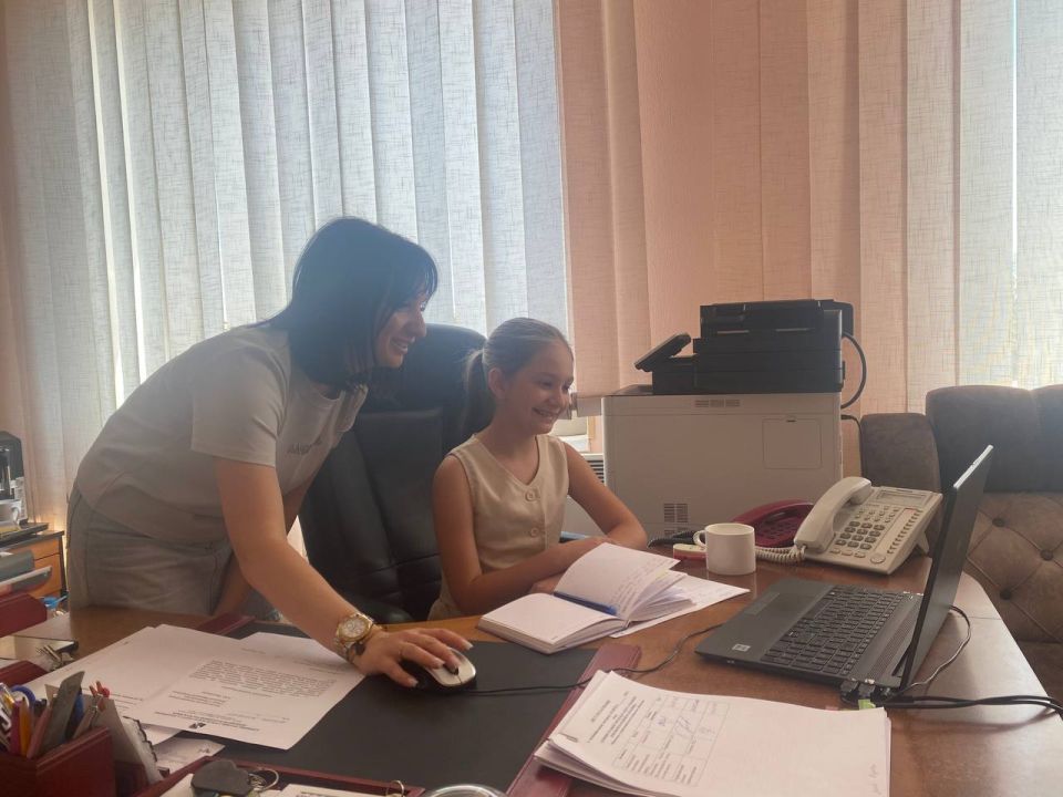 Уходя на работу, не забудь взять с собой семью! Уходя на работу, не забудь взять с собой семью!