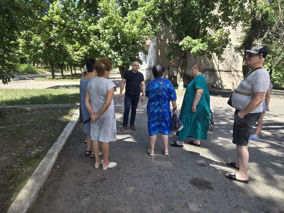 Сергей Желновач: Во исполнение поручения Главы Донецкой Народной Республики Дениса Владимировича Пушилина о постоянном диалоге с населением, сегодня, первый заместитель главы администрации городского округа Дебальцево Максим... Сергей Желновач: Во исполнение поручения Главы Донецкой Народной Республики Дениса Владимировича Пушилина о постоянном диалоге с населением, сегодня, первый заместитель главы администрации городского округа Дебальцево Максим...