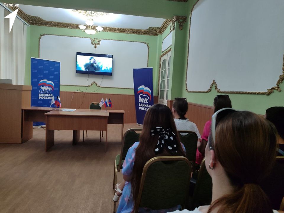 Смотрим вместе. Первые, совместно с молодежными организациями города, собралась вместе, чтобы посмотреть фильм «Группа крови» Смотрим вместе. Первые, совместно с молодежными организациями города, собралась вместе, чтобы посмотреть фильм «Группа крови»