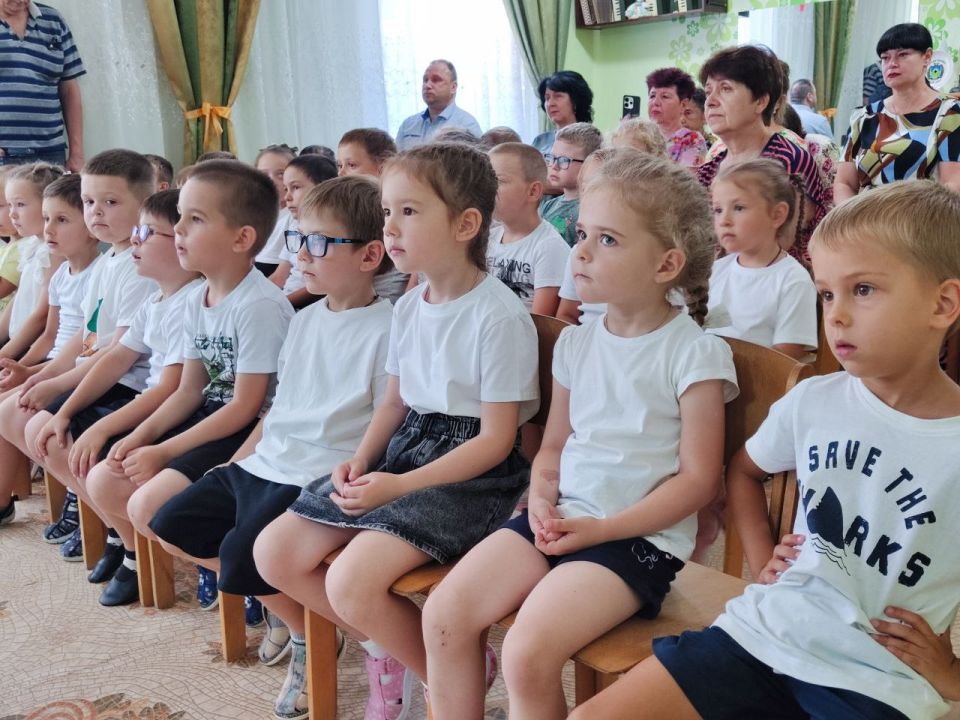 «Ангелы Донбасса»: В Торезе почтили память детей – жертв войны «Ангелы Донбасса»: В Торезе почтили память детей – жертв войны
