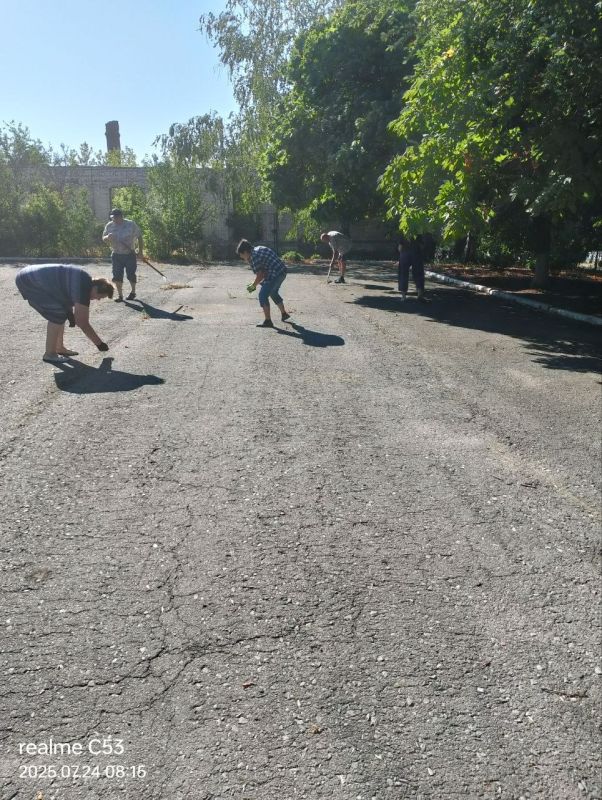 В Тельмановском округе продолжаются продолжается экологическая акция "Чистый четверг" в рамках партийного проекта Единой России "Городская среда" В Тельмановском округе продолжаются продолжается экологическая акция "Чистый четверг" в рамках партийного проекта Единой России "Городская среда"