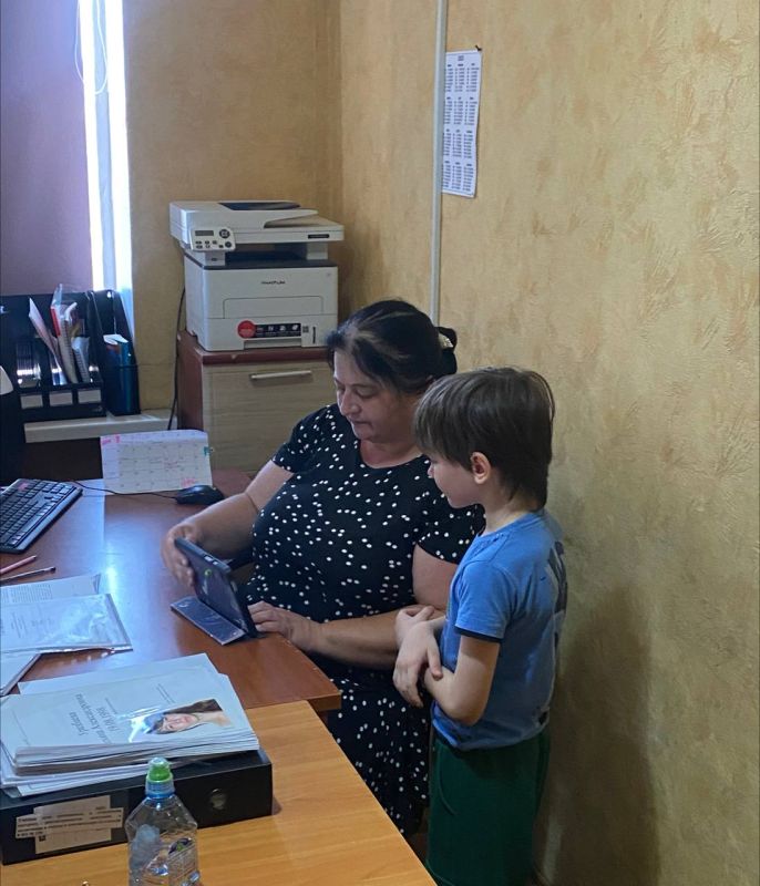 Уходя на работу, не забудь взять с собой семью! Уходя на работу, не забудь взять с собой семью!