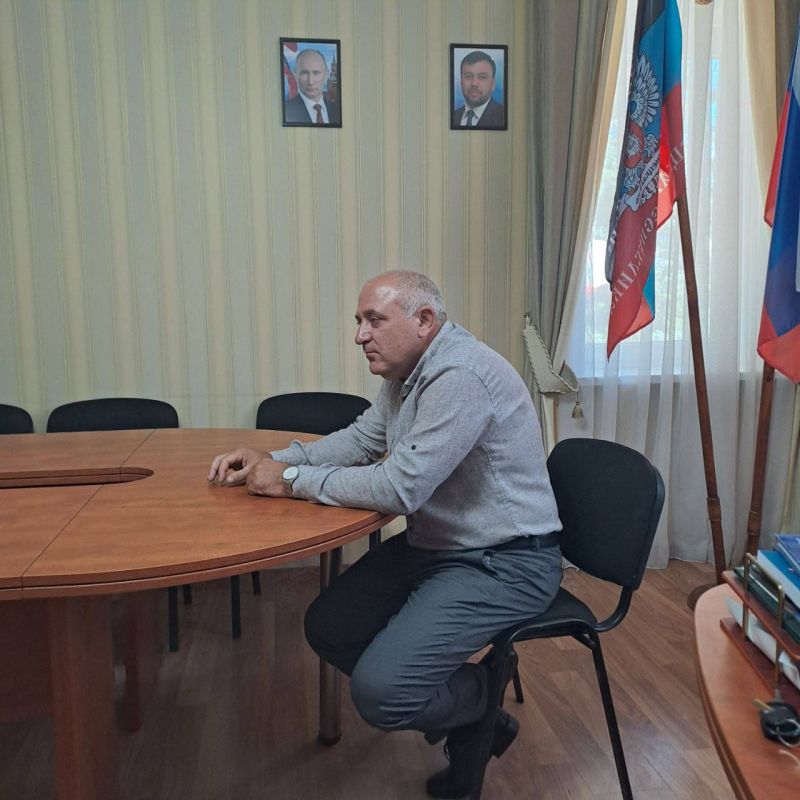 Сегодня председатель Мангушского муниципального совета Ставрулов Михаил Валентинович провел выездной прием граждан и встречу с населением пгт Сегодня председатель Мангушского муниципального совета Ставрулов Михаил Валентинович провел выездной прием граждан и встречу с населением пгт