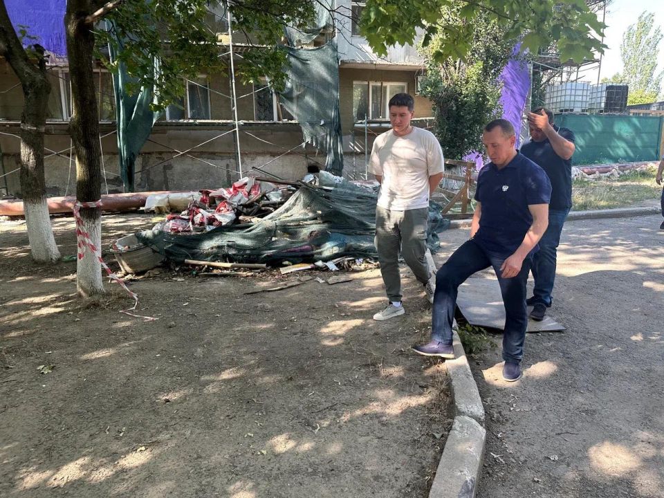 Ленобласть продолжает восстановление жилого дома в Енакиево Ленобласть продолжает восстановление жилого дома в Енакиево