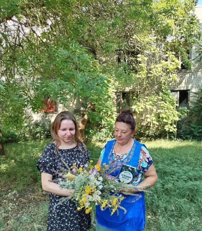 Пользователи Демьяновской сельской библиотеки провели познавательный час «Лекарственные растения нашего края» на территории села Пользователи Демьяновской сельской библиотеки провели познавательный час «Лекарственные растения нашего края» на территории села