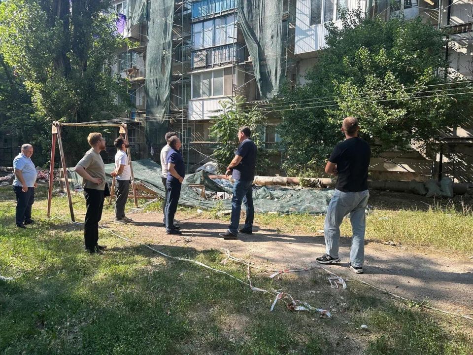 Ленобласть продолжает восстановление жилого дома в Енакиево Ленобласть продолжает восстановление жилого дома в Енакиево