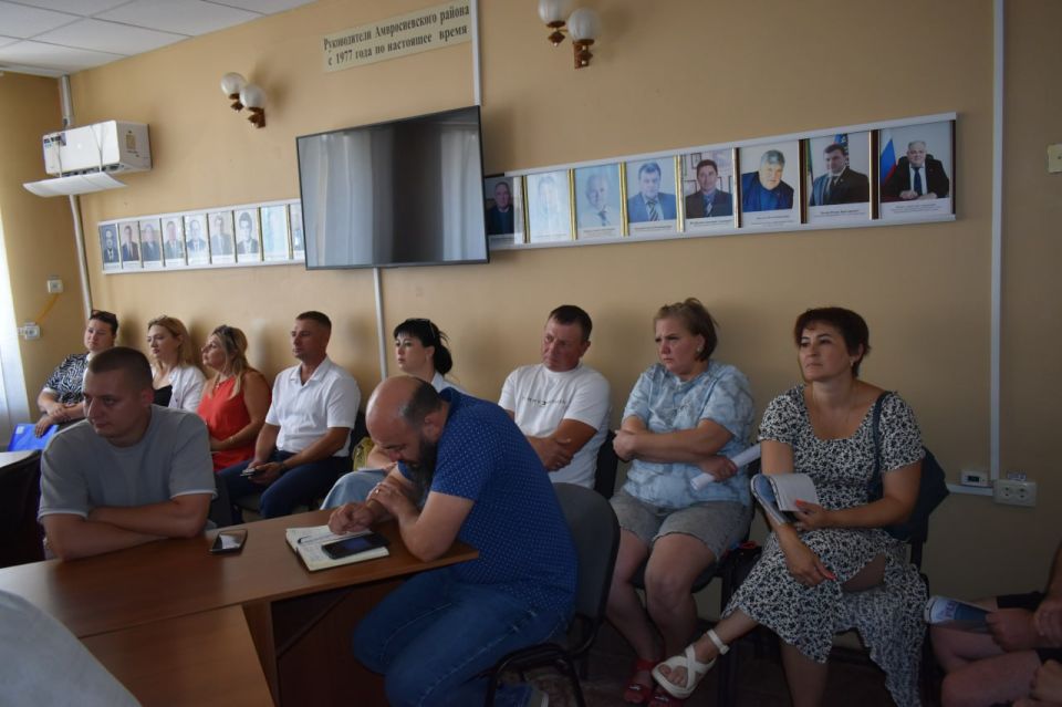 В администрации Амвросиевского муниципального округа состоялось заседание рабочей группы по вопросам размещения нестационарных торговых объектов на земельных участках, находящихся в муниципальной собственности муниципального... В администрации Амвросиевского муниципального округа состоялось заседание рабочей группы по вопросам размещения нестационарных торговых объектов на земельных участках, находящихся в муниципальной собственности муниципального...