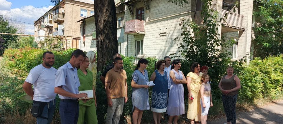 Юрий Будрин: Сегодня, 24 июля 2025 года, в рамках проекта "Управдом", реализуемого Единой Россией, в Кировском районе г. Донецка прошел сход с жителями микрорайона "Шахта 17-17 БИС" Юрий Будрин: Сегодня, 24 июля 2025 года, в рамках проекта "Управдом", реализуемого Единой Россией, в Кировском районе г. Донецка прошел сход с жителями микрорайона "Шахта 17-17 БИС"