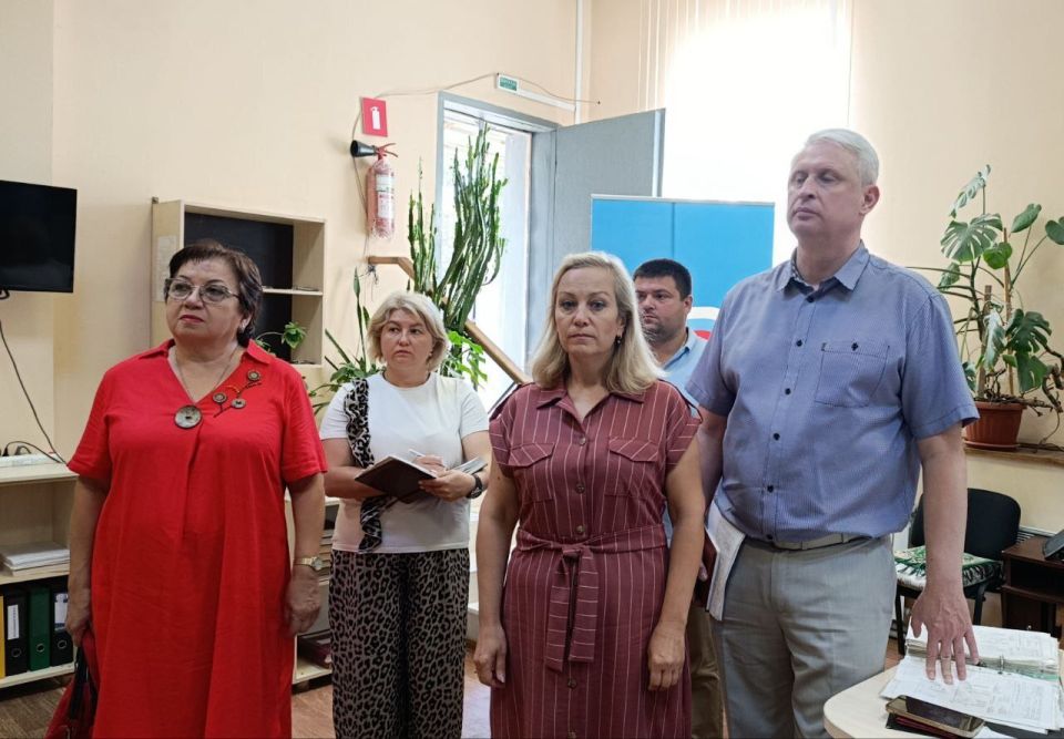 Наталья Бегуненко: В четверг, 24 июля, руководитель Управы Петровского внутригородского района Администрации городского округа Донецк Наталья Ивановна Бегуненко провела встречу с трудовым коллективом Наталья Бегуненко: В четверг, 24 июля, руководитель Управы Петровского внутригородского района Администрации городского округа Донецк Наталья Ивановна Бегуненко провела встречу с трудовым коллективом