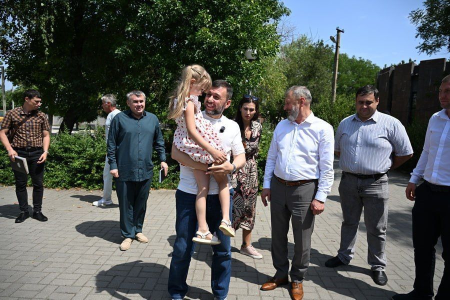 Александр Подгорный: Уже полмесяца всегда рядом со мной работает Герой ДНР, кавалер двух орденов Мужества Илья Емельянов — участник федеральной программы «Время Героев», инициированной Президентом Владимиром Путиным Александр Подгорный: Уже полмесяца всегда рядом со мной работает Герой ДНР, кавалер двух орденов Мужества Илья Емельянов — участник федеральной программы «Время Героев», инициированной Президентом Владимиром Путиным