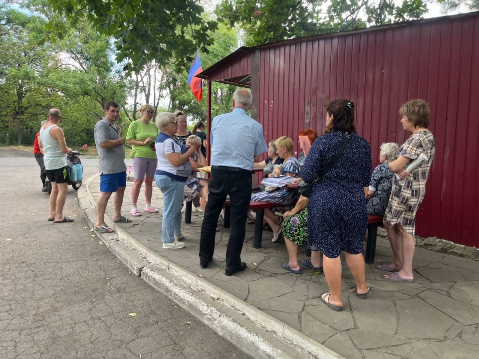 23 июля заместитель главы Администрации муниципального образования городского округа Харцызск Владимир Панченко в поселке Золотаревка провёл сход граждан, на котором были обсуждены актуальные вопросы и проблемы, волнующие... 23 июля заместитель главы Администрации муниципального образования городского округа Харцызск Владимир Панченко в поселке Золотаревка провёл сход граждан, на котором были обсуждены актуальные вопросы и проблемы, волнующие...
