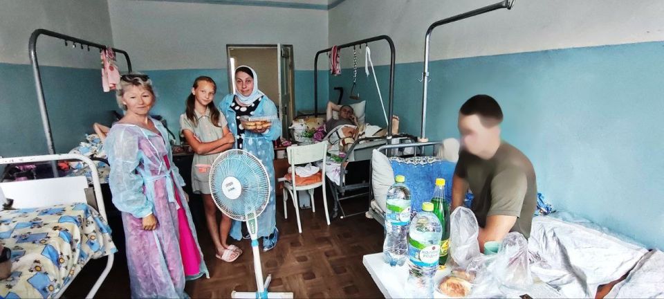 Визит союзниц из Тореза к военнослужащим в госпитале Визит союзниц из Тореза к военнослужащим в госпитале