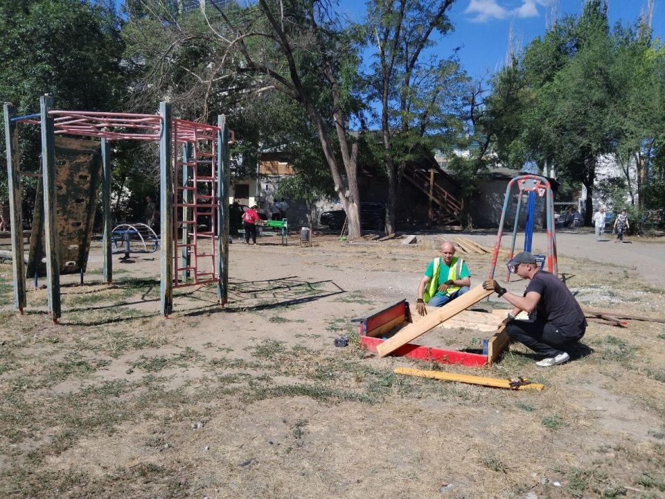Сегодня на территории Ильичевского района города Мариуполь состоялся субботник Сегодня на территории Ильичевского района города Мариуполь состоялся субботник