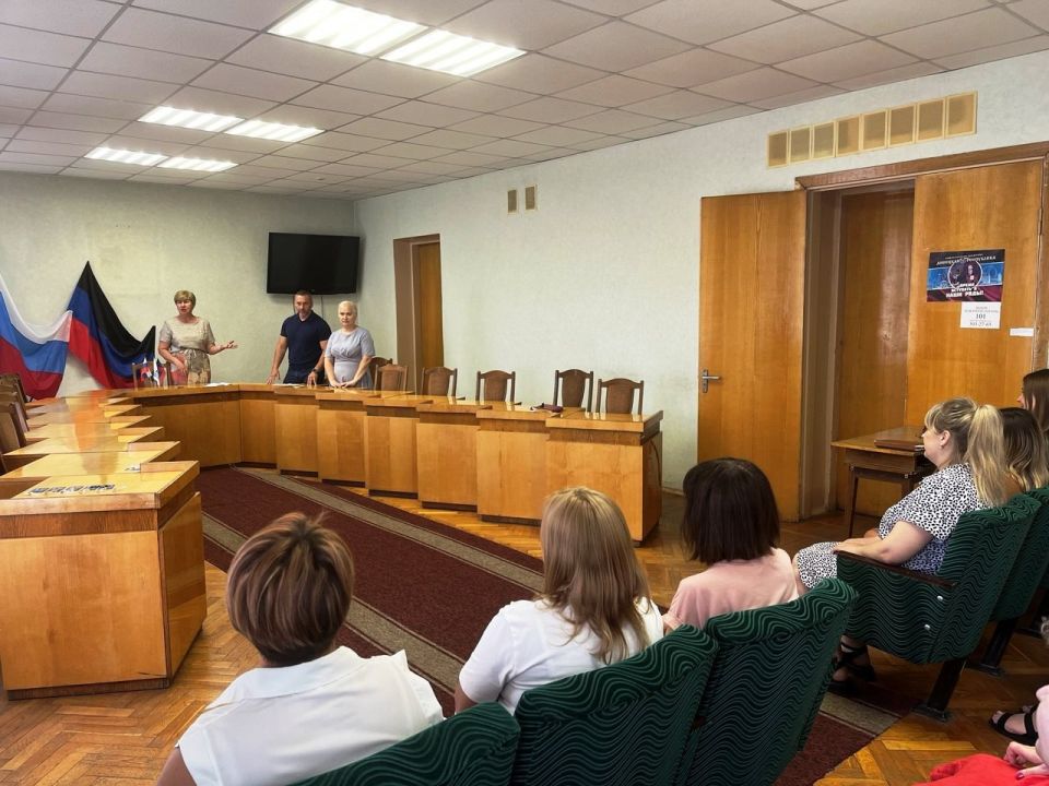 Елена Рязанцева: Сегодня, 25 июля, встретилась с трудовым коллективом Клиентской службы (на правах отдела) в Пролетарском районе г. Донецка отделения Фонда пенсионного и социального страхования Российской Федерации по... Елена Рязанцева: Сегодня, 25 июля, встретилась с трудовым коллективом Клиентской службы (на правах отдела) в Пролетарском районе г. Донецка отделения Фонда пенсионного и социального страхования Российской Федерации по...
