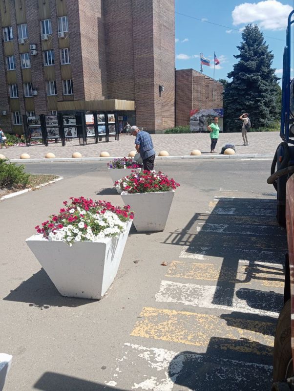 Под контролем Главы Донецкой Народной Республики Дениса Пушилина, в целях обеспечения открытого информирования жителей округа о проделанной работе сообщаем следующее: Под контролем Главы Донецкой Народной Республики Дениса Пушилина, в целях обеспечения открытого информирования жителей округа о проделанной работе сообщаем следующее: