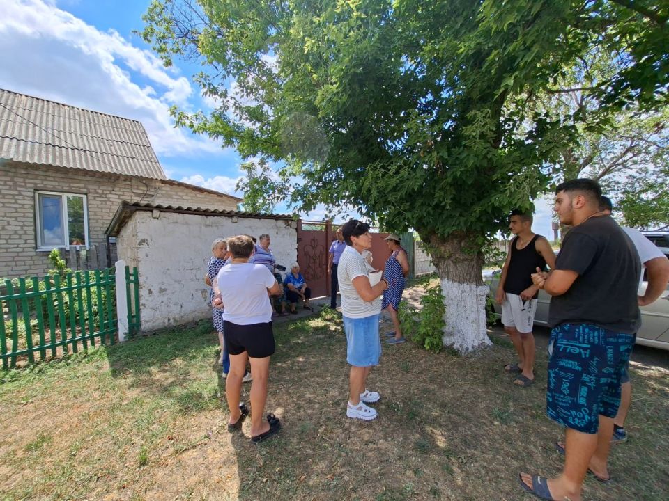 Сергей Желновач: Во исполнение поручения Главы Донецкой Народной Республики Дениса Владимировича Пушилина о постоянном диалоге с населением, сегодня, была проведена встреча с жителями заместителем главы администрации... Сергей Желновач: Во исполнение поручения Главы Донецкой Народной Республики Дениса Владимировича Пушилина о постоянном диалоге с населением, сегодня, была проведена встреча с жителями заместителем главы администрации...