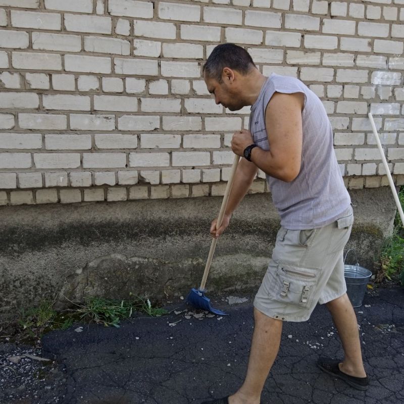 Сергей Желновач: В рамках приоритетного проекта "Чистая страна" на территории поселка Новолуганское прошёл экологический субботник Сергей Желновач: В рамках приоритетного проекта "Чистая страна" на территории поселка Новолуганское прошёл экологический субботник