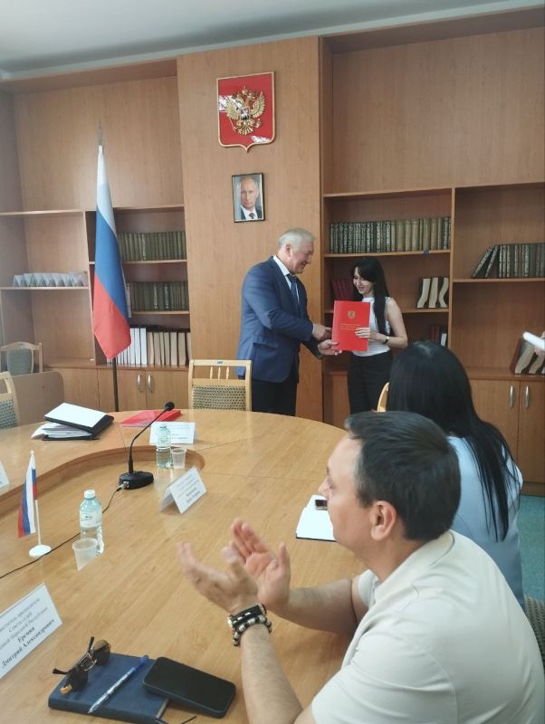 Состоялось награждение работников Управления Судебного департамента в ДНР и аппаратов районных, городских и межрайонных судов ДНР (продолжение) Состоялось награждение работников Управления Судебного департамента в ДНР и аппаратов районных, городских и межрайонных судов ДНР (продолжение)
