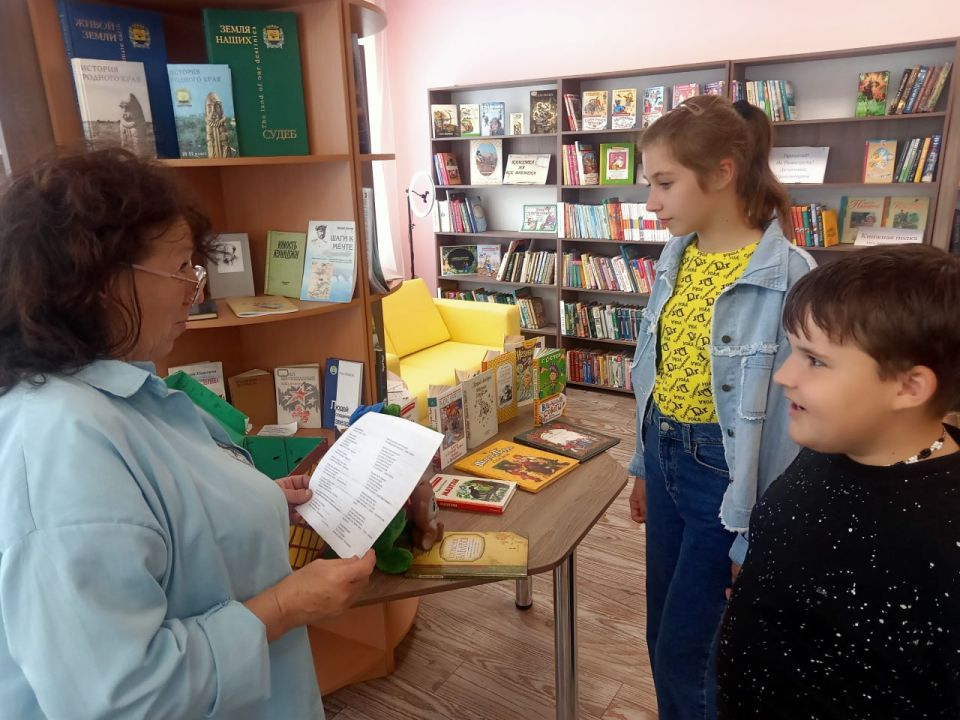 У нас в гостях загадки. Загадка – это интересная головоломка, которая развивает логику, фантазию, внимательность У нас в гостях загадки. Загадка – это интересная головоломка, которая развивает логику, фантазию, внимательность
