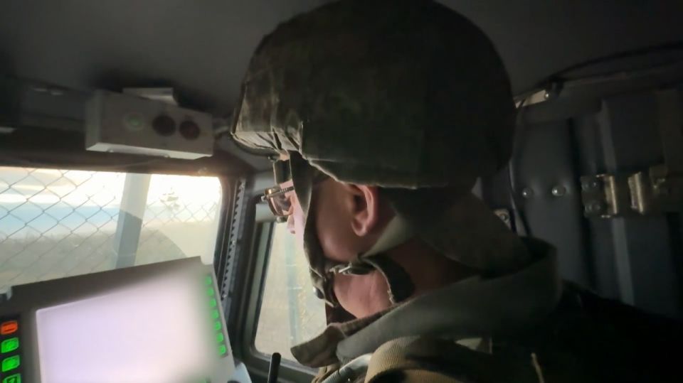Артиллеристы 8-й ОА ГрВ "Юг" на Константиновском направлении в ДНР применяют новейшую 152-мм самоходную гаубицу "Гиацинт-К" на колесном шасси БАЗ-6910-027 "Вощина" Артиллеристы 8-й ОА ГрВ "Юг" на Константиновском направлении в ДНР применяют новейшую 152-мм самоходную гаубицу "Гиацинт-К" на колесном шасси БАЗ-6910-027 "Вощина"