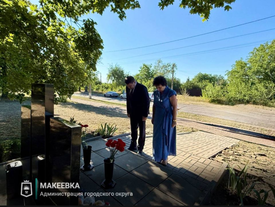 Александр Подгорный: В Макеевке состоялось возложение цветов ко Дню памяти детей – жертв войны в Донбассе Александр Подгорный: В Макеевке состоялось возложение цветов ко Дню памяти детей – жертв войны в Донбассе