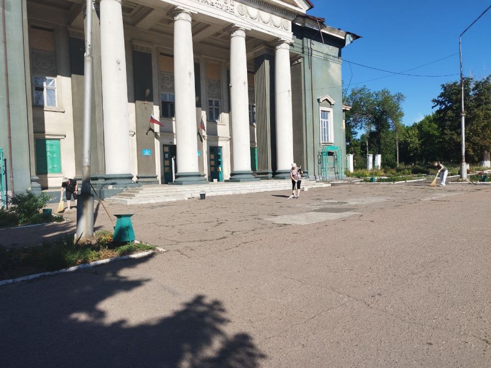 По поручению Главы ДНР Дениса Пушилина провели в внеплановый субботник По поручению Главы ДНР Дениса Пушилина провели в внеплановый субботник