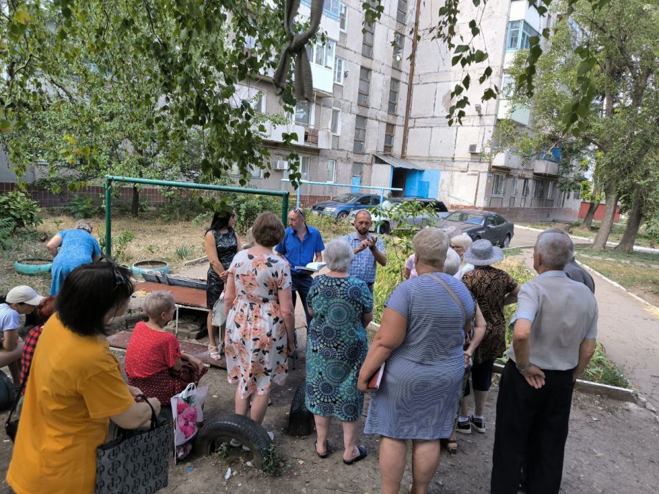По поручению Главы ДНР Дениса Пушилина 25.07.2025 по адресу: г. Донецк, пр. Ленинский, д. 106 состоялась встреча первого заместителя руководителя Управы Ленинского внутригородского района администрации городского округа... По поручению Главы ДНР Дениса Пушилина 25.07.2025 по адресу: г. Донецк, пр. Ленинский, д. 106 состоялась встреча первого заместителя руководителя Управы Ленинского внутригородского района администрации городского округа...