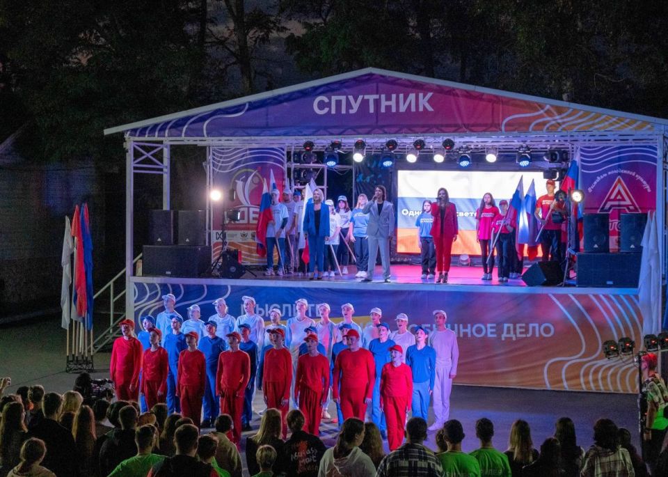 Кирилл Макаров: Среди грохота фронта, водной блокады и постоянных обстрелов находится место для вещей, которые кажутся почти невозможными, но происходят Кирилл Макаров: Среди грохота фронта, водной блокады и постоянных обстрелов находится место для вещей, которые кажутся почти невозможными, но происходят
