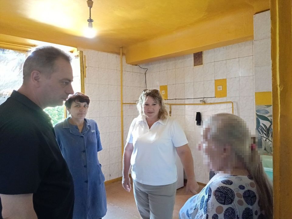 Председатель Краснолиманского муниципального совета Анжела Заболотская провела встречу с краснолиманцами, проживающими в общежитии г. Енакиево Председатель Краснолиманского муниципального совета Анжела Заболотская провела встречу с краснолиманцами, проживающими в общежитии г. Енакиево