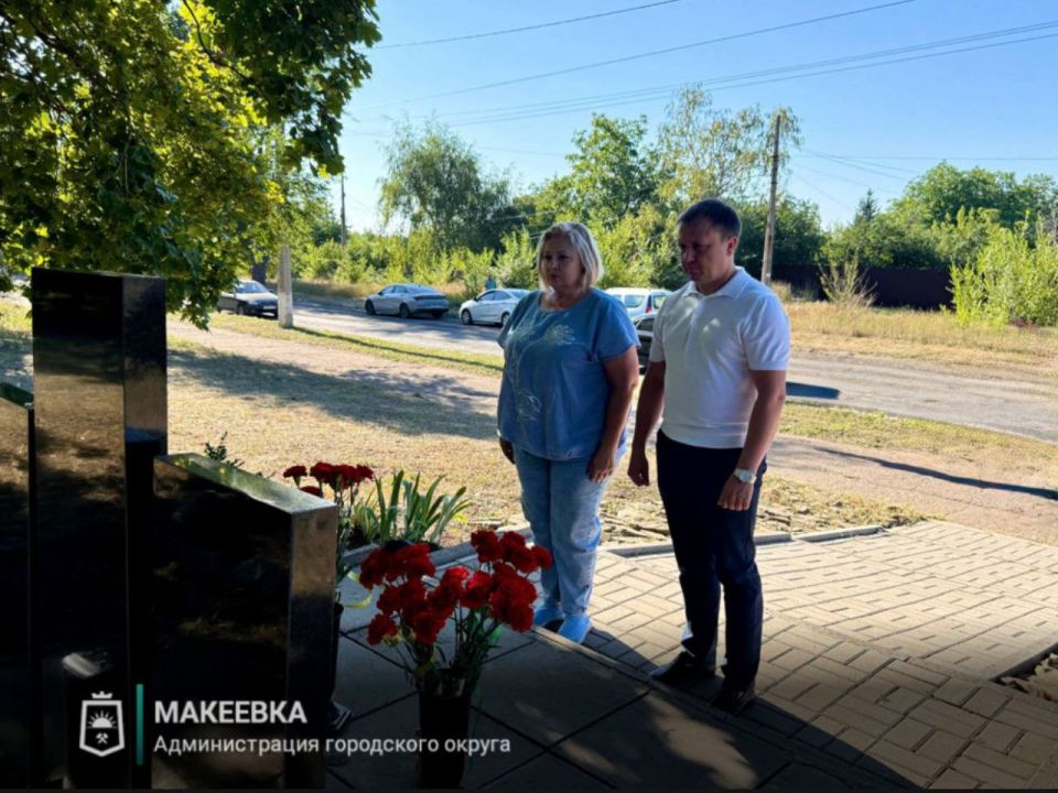 Валентина Харлашка: В Макеевке состоялось возложение цветов ко Дню памяти детей – жертв войны в Донбассе Валентина Харлашка: В Макеевке состоялось возложение цветов ко Дню памяти детей – жертв войны в Донбассе