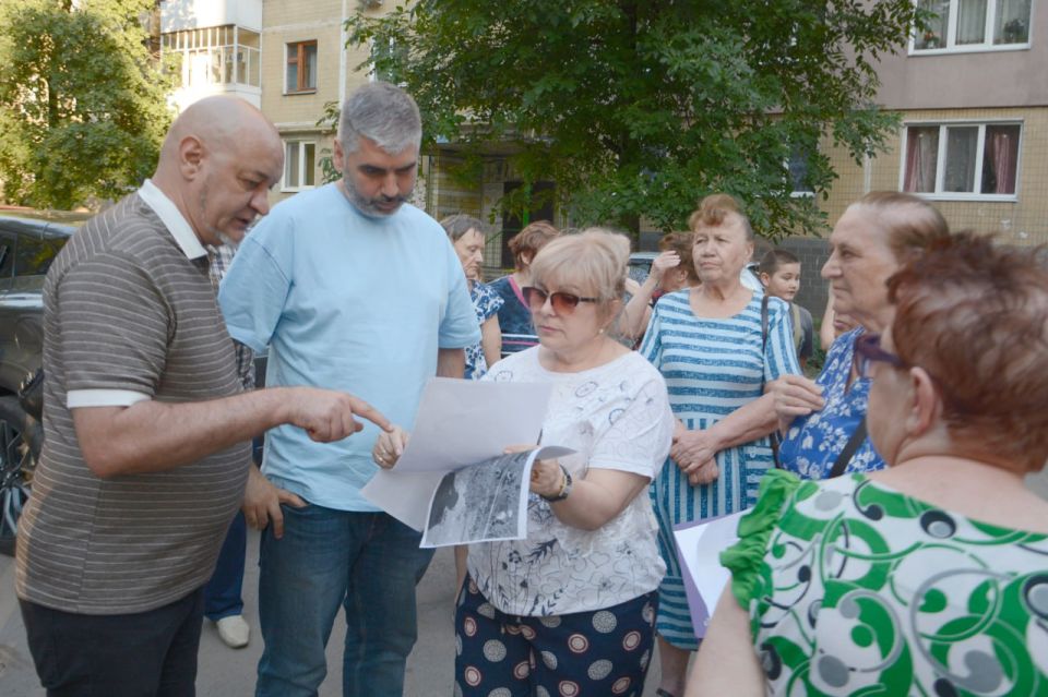 Заместитель Председателя Народного Совета ДНР Алексей Дорофеев (фракция «Новые люди») встретился с жителями улицы Нижнекурганской города Донецк Заместитель Председателя Народного Совета ДНР Алексей Дорофеев (фракция «Новые люди») встретился с жителями улицы Нижнекурганской города Донецк