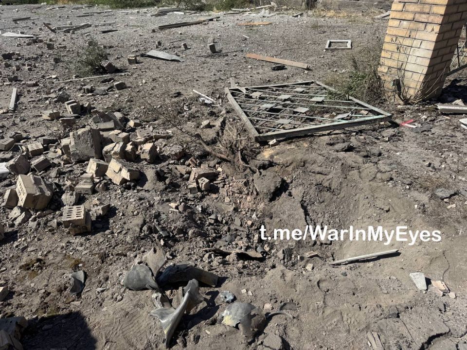 Последствия прилета 4 ракет РСЗО «HIMARS» в административно здание шахты им. А.Ф. Засядько в Киевском районе Донецка Последствия прилета 4 ракет РСЗО «HIMARS» в административно здание шахты им. А.Ф. Засядько в Киевском районе Донецка