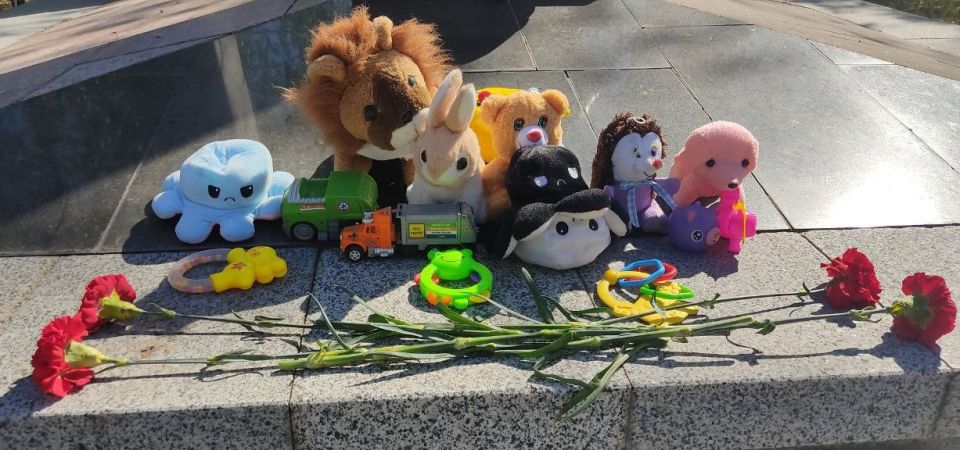 В Советском внутригородском районе городского округа Макеевка состоялось возложение цветов, приуроченное ко Дню памяти детей - жертв войны в Донбассе В Советском внутригородском районе городского округа Макеевка состоялось возложение цветов, приуроченное ко Дню памяти детей - жертв войны в Донбассе