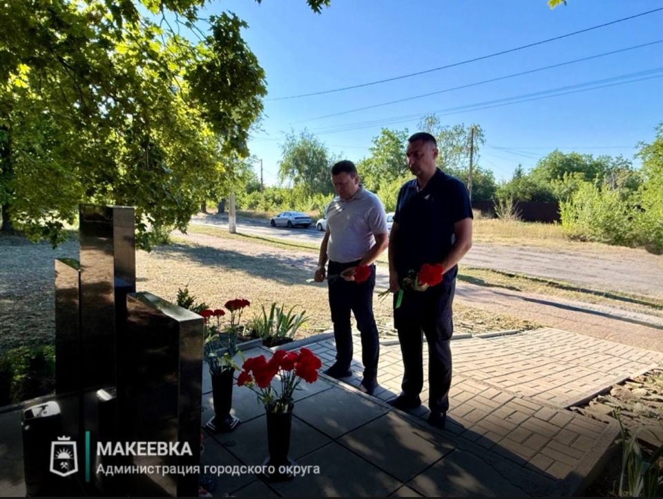 Александр Подгорный: В Макеевке состоялось возложение цветов ко Дню памяти детей – жертв войны в Донбассе Александр Подгорный: В Макеевке состоялось возложение цветов ко Дню памяти детей – жертв войны в Донбассе
