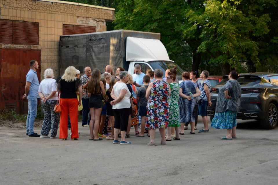 Заместитель Председателя Народного Совета ДНР Алексей Дорофеев (фракция «Новые люди») встретился с жителями улицы Нижнекурганской города Донецк Заместитель Председателя Народного Совета ДНР Алексей Дорофеев (фракция «Новые люди») встретился с жителями улицы Нижнекурганской города Донецк