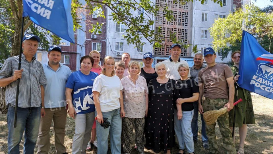 Алексей Кулемзин: Сегодня, согласно поручению Главы ДНР Дениса Пушилина, после встречи с жителями микрорайона Тихий в Петровском районе был организован субботник с участием представителей администрации Главы, депутатов... Алексей Кулемзин: Сегодня, согласно поручению Главы ДНР Дениса Пушилина, после встречи с жителями микрорайона Тихий в Петровском районе был организован субботник с участием представителей администрации Главы, депутатов...