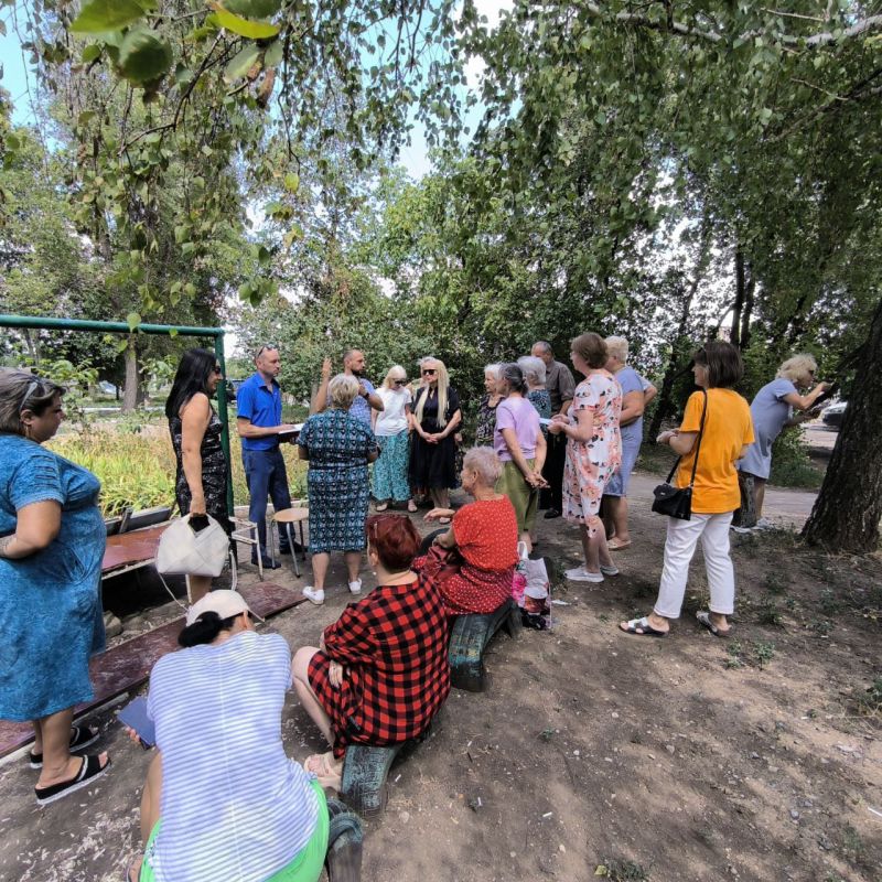 По поручению Главы ДНР Дениса Пушилина 25.07.2025 по адресу: г. Донецк, пр. Ленинский, д. 106 состоялась встреча первого заместителя руководителя Управы Ленинского внутригородского района администрации городского округа... По поручению Главы ДНР Дениса Пушилина 25.07.2025 по адресу: г. Донецк, пр. Ленинский, д. 106 состоялась встреча первого заместителя руководителя Управы Ленинского внутригородского района администрации городского округа...