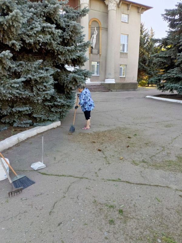 25.07.2025 г. работники МБУ "МИРОНОВСКИЙ ПОСЕЛКОВЫЙ ДК" приняли участие в экологическом субботнике, проводимом в рамках партийного проекта "Чистая страна" 25.07.2025 г. работники МБУ "МИРОНОВСКИЙ ПОСЕЛКОВЫЙ ДК" приняли участие в экологическом субботнике, проводимом в рамках партийного проекта "Чистая страна"