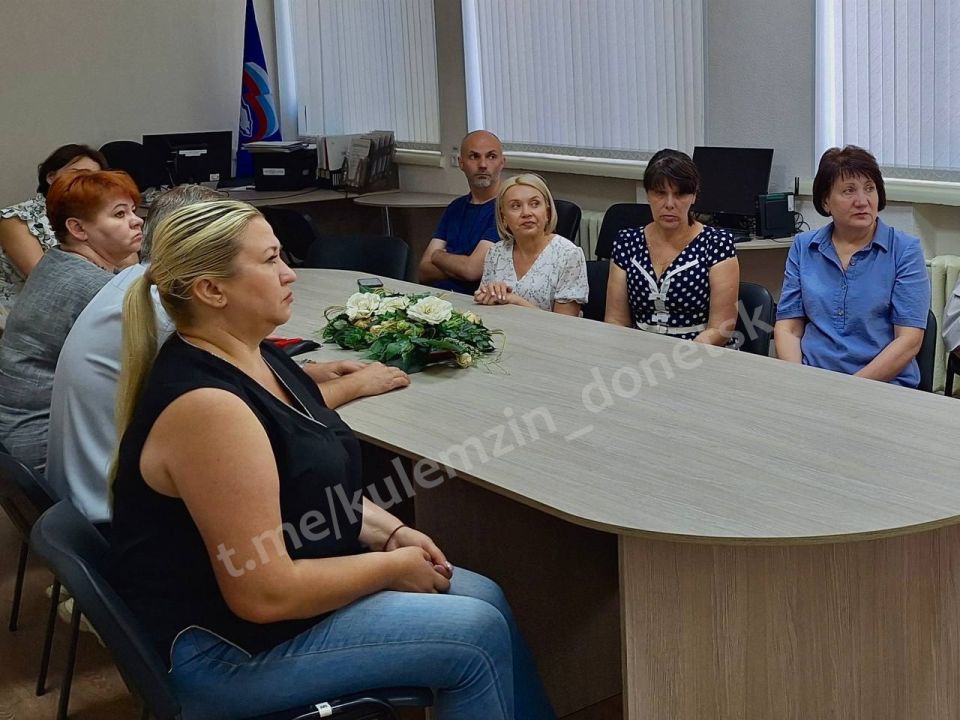 В Управе Ворошиловского внутригородского района состоялось мероприятие, посвященное Дню памяти детей - жертв войны в Донбассе В Управе Ворошиловского внутригородского района состоялось мероприятие, посвященное Дню памяти детей - жертв войны в Донбассе