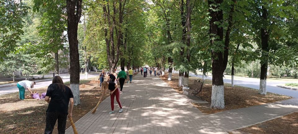 По поручению Главы ДНР Дениса Пушилина провели в внеплановый субботник По поручению Главы ДНР Дениса Пушилина провели в внеплановый субботник