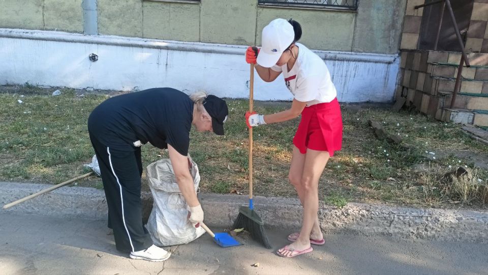 Игорь Мартынов: Общегородской субботник. 26 июля в городском округе Енакиево состоялся общегородской субботник Игорь Мартынов: Общегородской субботник. 26 июля в городском округе Енакиево состоялся общегородской субботник
