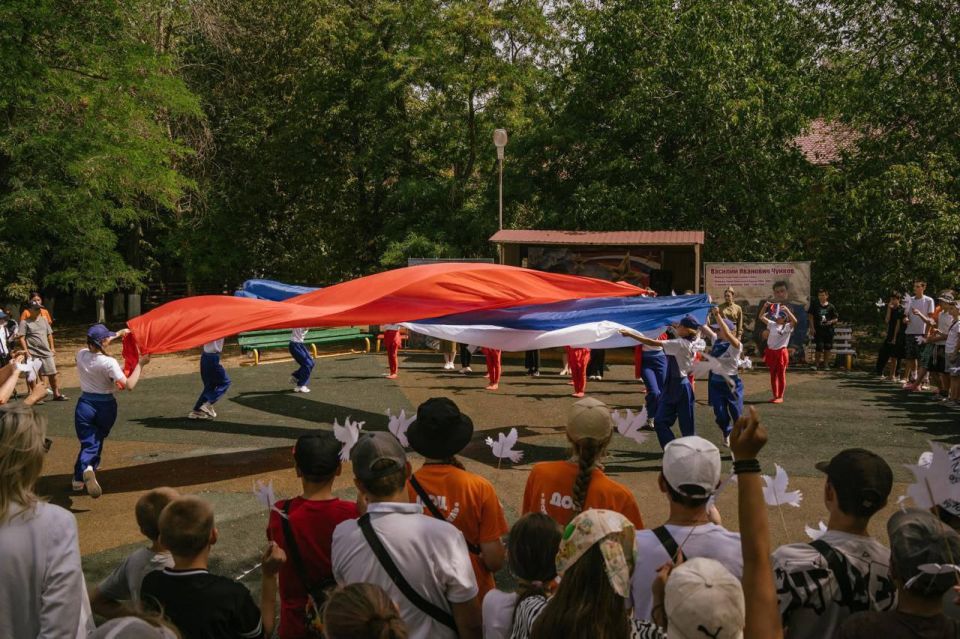 Игорь Лызов: Второй год подряд 500 амвросиевских школьников отдыхают на Азовском море благодаря поддержке Амурской области Игорь Лызов: Второй год подряд 500 амвросиевских школьников отдыхают на Азовском море благодаря поддержке Амурской области
