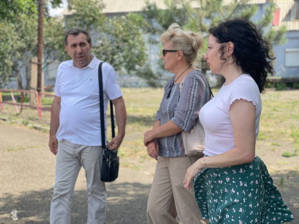 Заместитель министра спорта и туризма ДНР Николай Тарапата, встретился с представителями отдела по делам молодёжи и спорта администрации Ясиноватского МО, спортивной школы, Центра "Спорт для всех", осуществляющих свою... Заместитель министра спорта и туризма ДНР Николай Тарапата, встретился с представителями отдела по делам молодёжи и спорта администрации Ясиноватского МО, спортивной школы, Центра "Спорт для всех", осуществляющих свою...