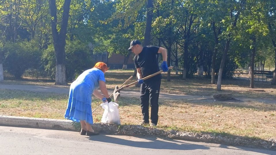 Игорь Мартынов: Общегородской субботник. 26 июля в городском округе Енакиево состоялся общегородской субботник Игорь Мартынов: Общегородской субботник. 26 июля в городском округе Енакиево состоялся общегородской субботник